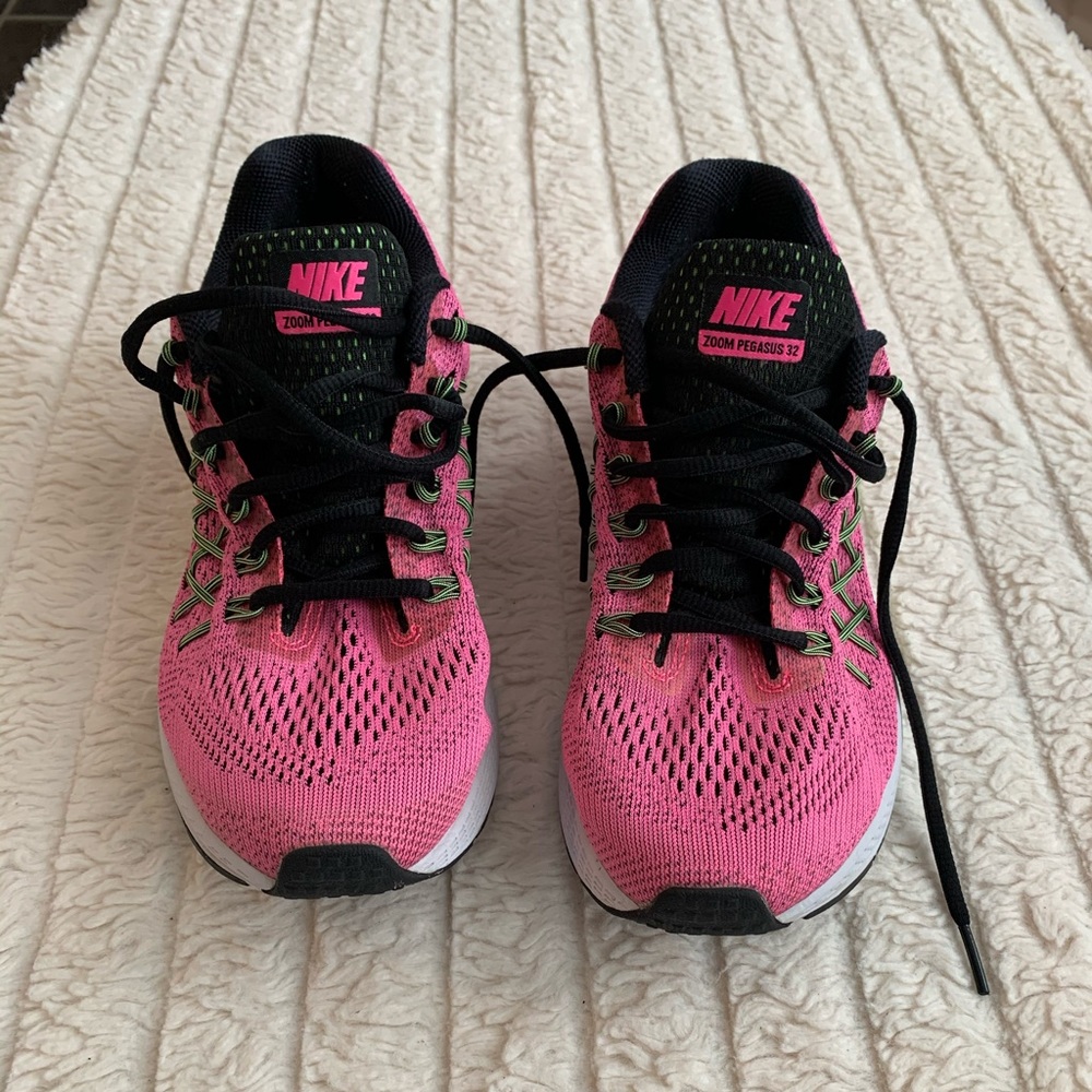 Nike Air Zoom Pegasus 32 Style 749344-600. Sz 8.5
